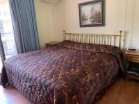 Oak Square 315