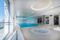One-bedroom Apartment with Balcony and Full River View (parking)