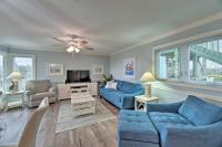 B&B Emerald Isle - Bright Emerald Isle Condo with Private Beach Access! - Bed and Breakfast Emerald Isle