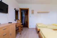 Habitación Triple Básica con baño compartido