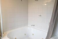 Executive Unit with Spa Bath