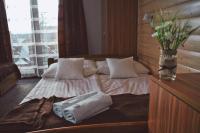 Vierbettzimmer mit eigenem Bad und Bergblick