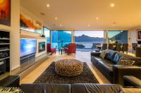 Queenscliff Villa - outstanding views and close to town