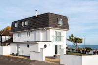 B&B Bournemouth - Deluxe Modern House with Sea views and beach 300 footsteps away - Bed and Breakfast Bournemouth