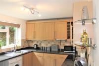 Homely and Budget Friendly 3 bed house Sleeps 6 Free Parking! - B&B