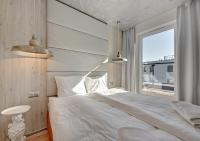 Three-Bedroom Apartment - Chmielna 71/117