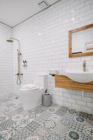 Deluxe Double Room with Bath and No Window