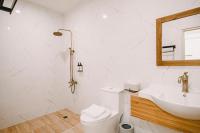 Deluxe Double Room with Bath an No Window