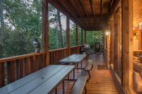Eagles Haven Lodge, 5 bed, 4 bath, great for groups, game room, hot tub, Wi-Fi, grills, easy roads - Chambres d'hôtes Sevierville