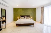 Deluxe Double Room with Side Sea View