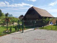 Charming tiny house "Pr Basc" in Ljubljana with cozy terrace and barbecue area - Bed and Breakfast Ljubljana