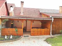 Mountain Countryside House & Courtyard near Sibiu - B&B Orlat