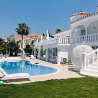 R02 Luxury Apartment in Villa with Pool and Garden - Bed and Breakfast