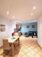 1 - One Bedroom Apartment with Mountain View 