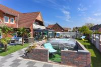 Ferienwohnung Haus zum Seehund mit Pool, Garten und Tischtennisplatte - Chambres d'hôtes Bensersiel