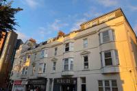 The Lansdowne Hideaway - Brought to you by Coastline Retreats - Newly Refurbished Town centre, Close to beach, Large Jet bath with TV, Netflix, swing and Parking Included - Bed and Breakfast Bournemouth