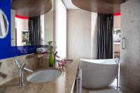 Penthouse Suite - Includes complimentary Executive Lounge access with happy hour, free breakfast & late check-out until 2pm 