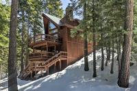 Tahoe Donner Retreat with Decks and Lake Access! - B&B