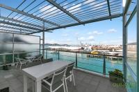 B&B Auckland - QV Princes Wharf Waterfront Apt with Balcony - 1030 - Bed and Breakfast Auckland