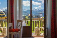 Apartment with Mountain View