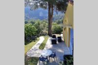 Vue panoramique sur le château,montagne et grottes - Bed and Breakfast