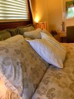 Habitación con cama grande