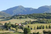 B&B Frontone - MANSARDA VITI - Sguardo su Frontone - - Bed and Breakfast Frontone