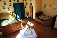 Dreibettzimmer mit Gartenblick