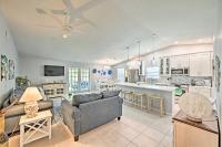 Modern Retreat with Pool Near Vanderbilt Beach! - B&B