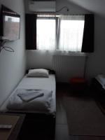 Basic Triple Room with Shared Bathroom