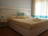 Bella casa con giardino a 10 minuti dal mare - B&B Aglientu