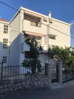 One-Bedroom Apartment with Balcony