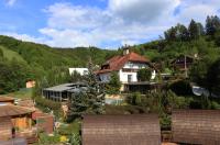 Penzion V Hluboké a Department Glamp - B&B