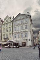 Old Town Square Residence by Emblem - Chambres d’hôtes