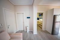 One-Bedroom Apartment with Lake View