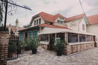 Ötösfogat Panzió - Bed and Breakfast Siófok