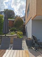 Gemütliche 90 qm Wohnung in Saarburg, zentral gelegen, Garten mit Aussicht, separater Eingang - Chambres d'hôtes Sarrebourg