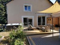 Le pavillon de l'herboriste 14p jacuzzi jardin - B&B Tintigny