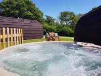Double room with Patio and Hot Tub (Ingleborough)