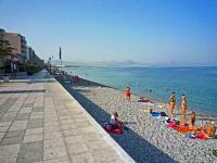 Central Apartment Near The beach with huge private terrace - Chambres d’hôtes Loutráki