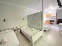 Studio (4 Adults)