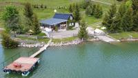 Traditional Casa Pescarului langa lac cu ponton - Bed and Breakfast