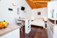 Estudio con patio