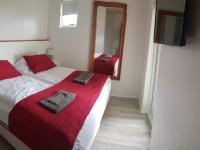 Quadruple Room with Private Bathroom
