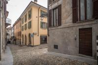 Cortile del Forno nel centro storico - B&B Arona