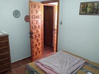 Zimmer mit Queensize-Bett und Gemeinschaftsbad