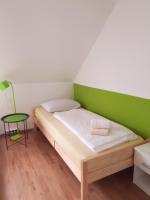 Tweepersoonskamer met 2 Aparte Bedden en Gedeelde Badkamer