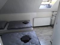 Tweepersoonskamer met 2 Aparte Bedden en Badkamer
