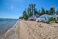 Beachfront Sebago Cottage w/ Deck + Grill! - B&B North Sebago