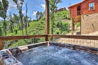 Hot Tub, Game Room, Decks: Cabin in Gatlinburg - Chambres d'hôtes Gatlinburg
